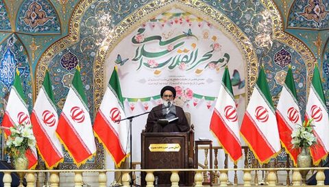 انقلاب اسلامی با تاسی به آیه «جاءَالحق وزهق الباطل» پیروز شد