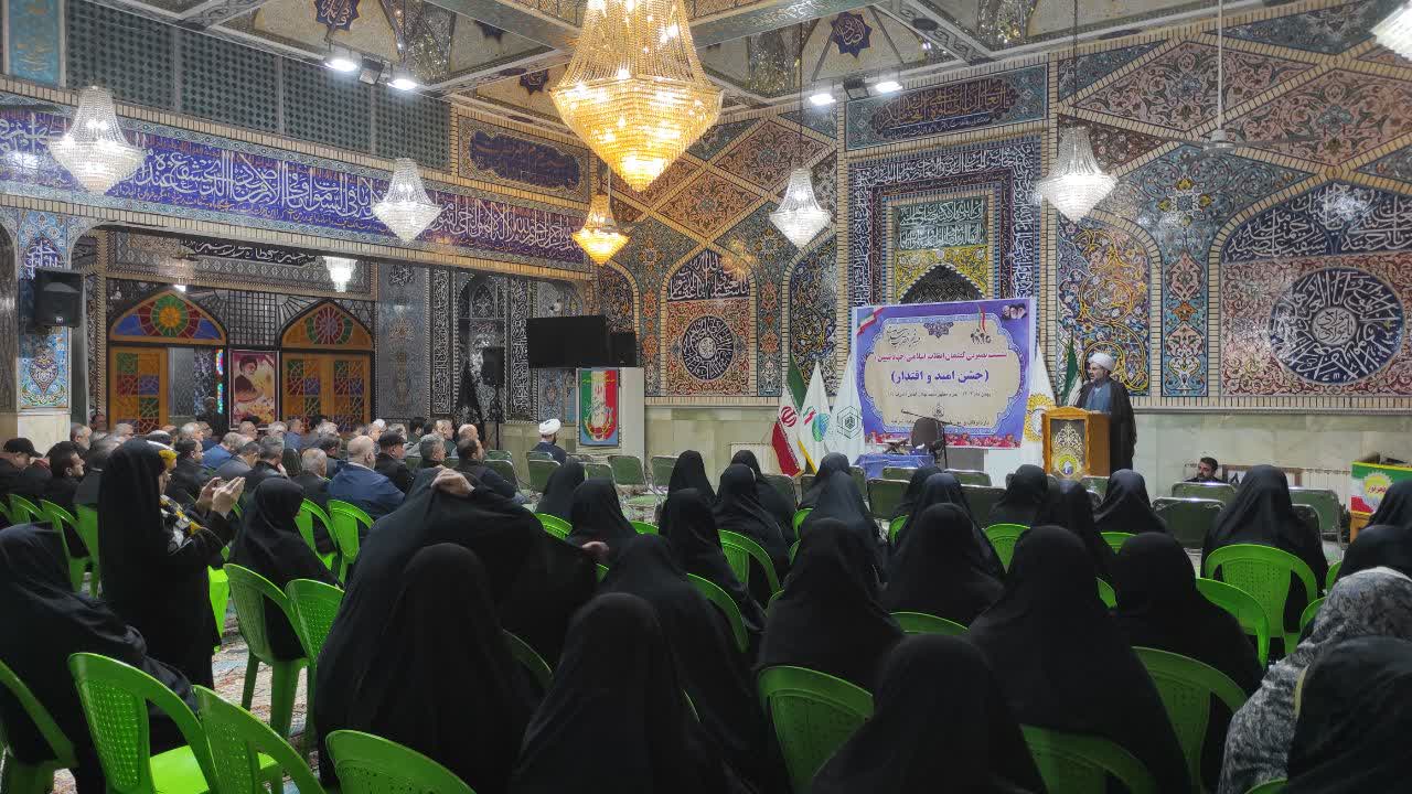 انقلاب ایران بر سه ضلع رهبری، مردم و دین ساخته شده است