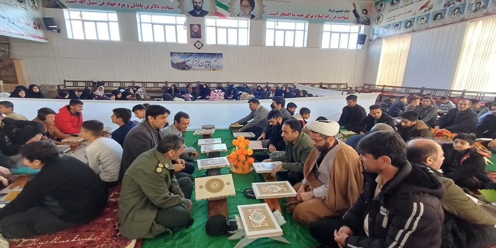 حضور دانش آموزان در محفل قرآنی کانون فرهنگی و هنری روستای شهدای قره باغ