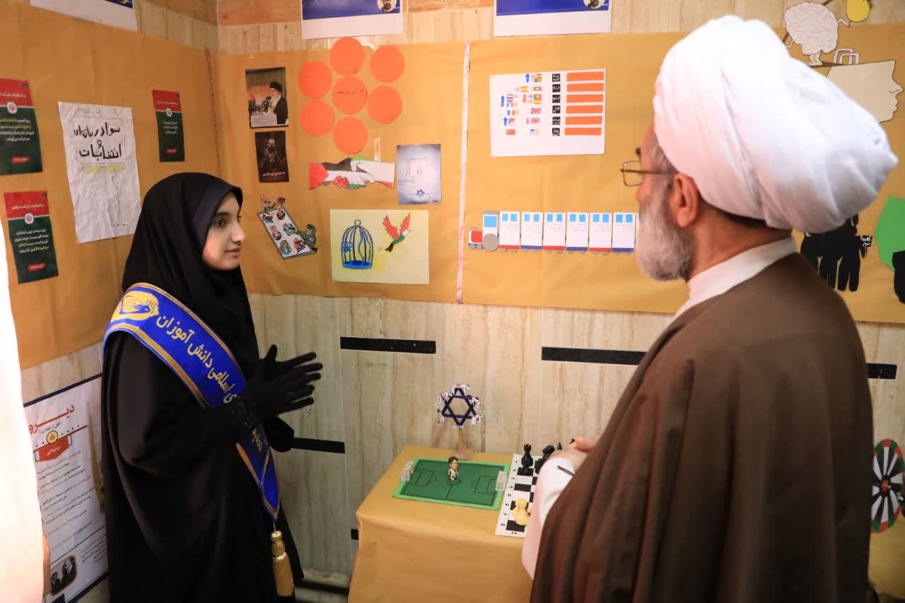 افتتاح دوازدهمین دوره نمایشگاه «مدرسه انقلاب» در گیلان