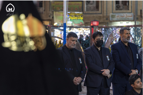 برافراشتن پرچم امام کاظم(ع) در آستان مقدس حضرت عباس(ع)+ عکس