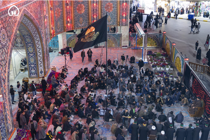 برافراشتن پرچم امام کاظم(ع) در آستان مقدس حضرت عباس(ع)+ عکس