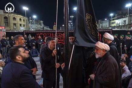 برافراشتن پرچم امام کاظم(ع) در آستان مقدس حضرت عباس(ع)+ عکس
