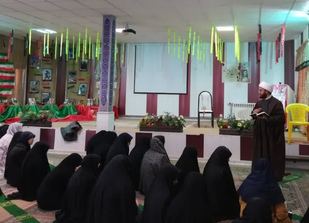 گام های موثر یک طلبه بیرجندی در معرفی دین با ابزار رسانه