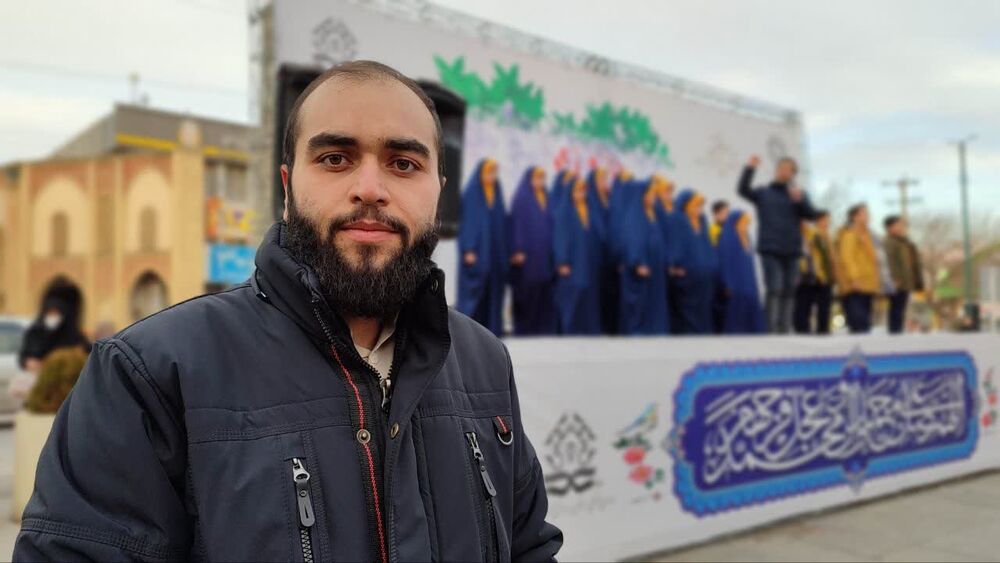 اجرای گروههای سرود کانون فرهنگی شهید کاوه نبیری در جشنهای انقلاب