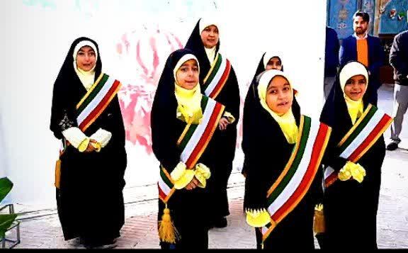 اجرای گروههای سرود کانون فرهنگی شهید کاوه نبیری در جشنهای انقلاب