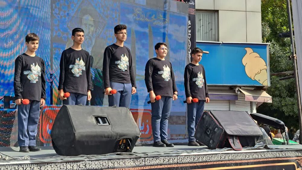 اجرای گروههای سرود کانون فرهنگی شهید کاوه نبیری در جشنهای انقلاب