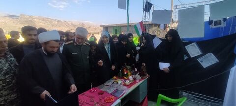برگزاری جشن انقلاب و عید مبعث در روستای «تل کوچک» شهرستان کهگیلویه