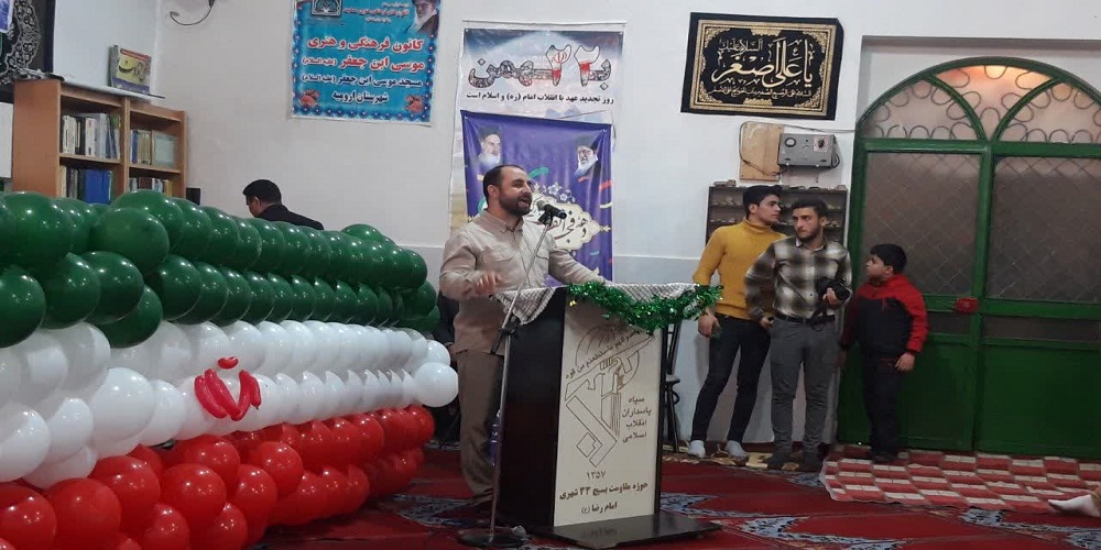 انقلاب اسلامی با رونق مسجد تداوم مییابد