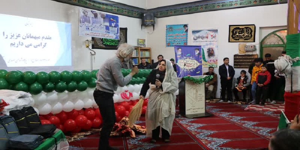 انقلاب اسلامی با رونق مسجد تداوم مییابد