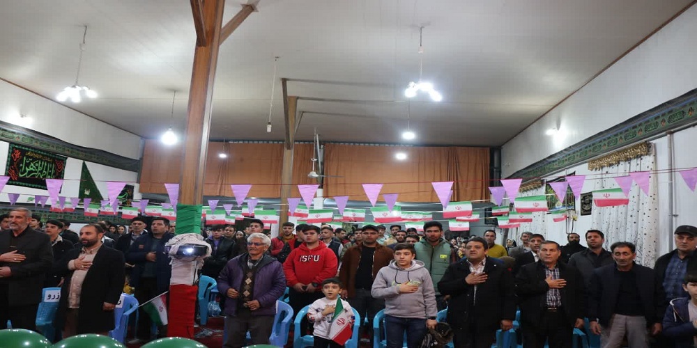 انقلاب اسلامی با رونق مسجد تداوم مییابد