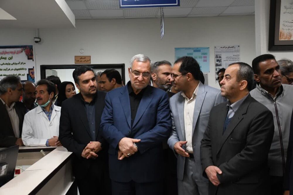 وزیر بهداشت از بیمارستان‌های بیرجند بازدید کرد