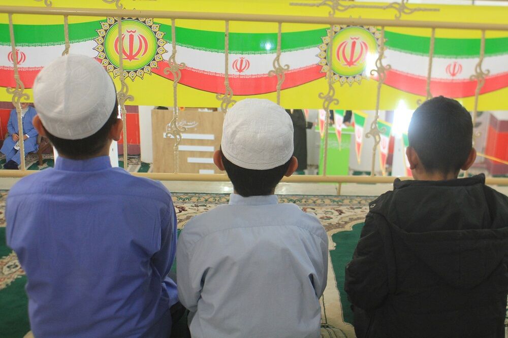 سنگ‌تمامِ بچه‌های مسجد برای جشن تولد ۴۵سالگی انقلاب