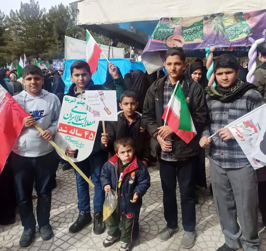 حضور بی نظیر دهه هشتادی ها در جشن انقلاب