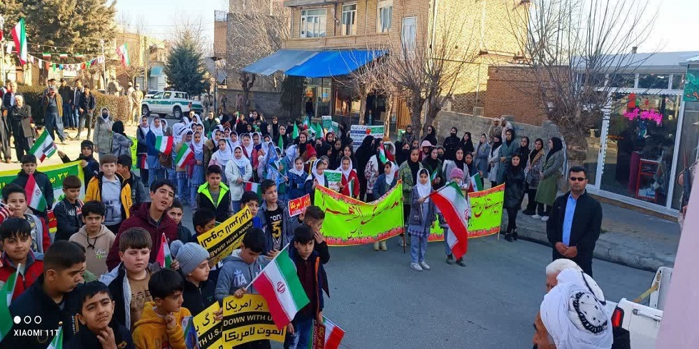 حضور پرشور مردم در راهپیمایی ۲۲ بهمن دشمنان را ناامید کرد