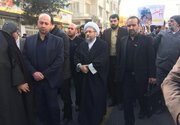 حضور آیت‌الله آملی لاریجانی در راهپیمایی ۲۲ بهمن/مردم در مقابل همه تهدیدها و دشمنی‌ها ایستاده اند