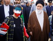 پای صحبت مسئولین حاضر در راهپیمایی ۲۲ بهمن مشهد