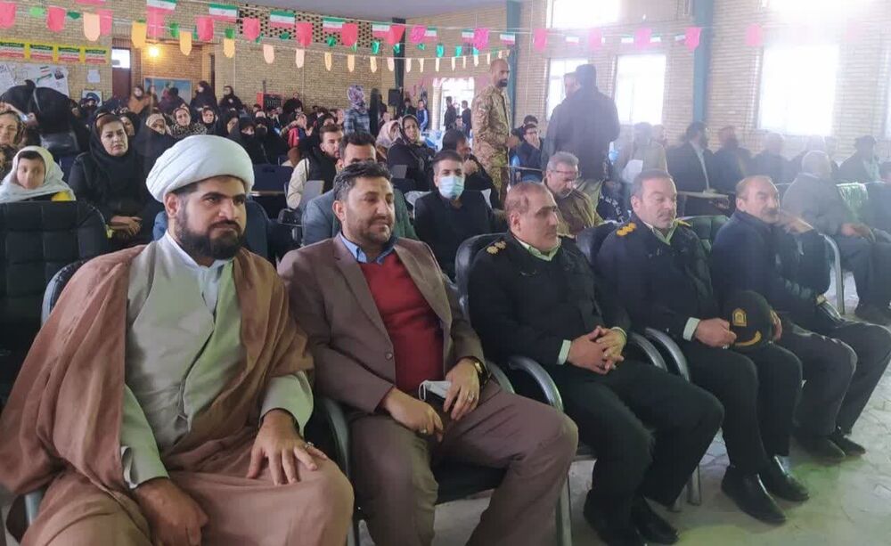 در طلیعه بهار پیروزی؛ با حضور پرشور نوجوانان جشن انقلاب برپا شد