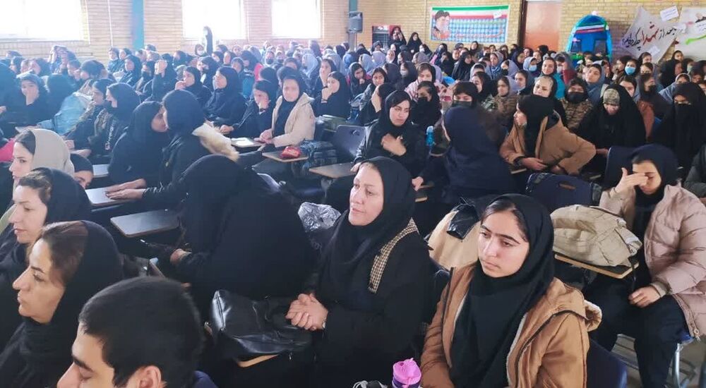 در طلیعه بهار پیروزی؛ با حضور پرشور نوجوانان جشن انقلاب برپا شد