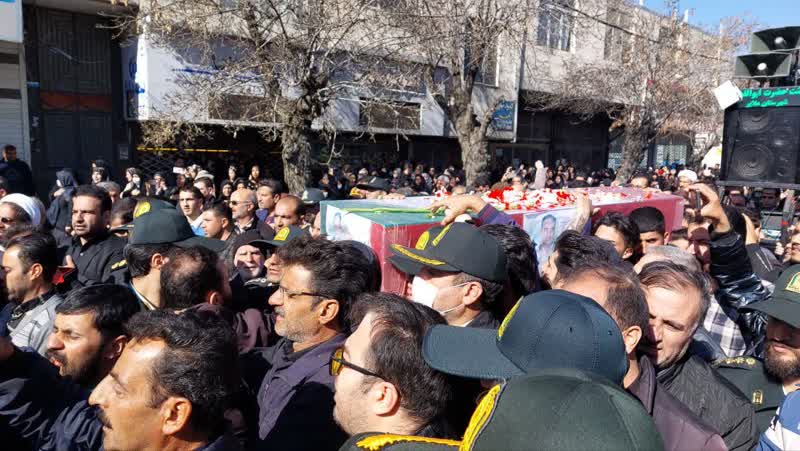 حال و هوای ملایر کربلایی شد/ تشییع پیکر مطهر شهید خداداد بر روی دستان مردم شهید پرور ملایر