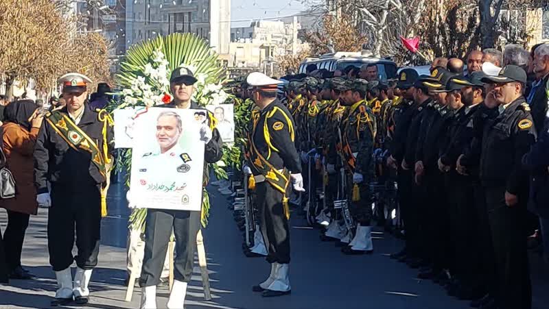 حال و هوای ملایر کربلایی شد/ تشییع پیکر مطهر شهید خداداد بر روی دستان مردم شهید پرور ملایر