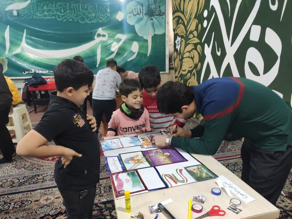 خلق ۸۰۰ روزنامه دیواری به همت کانون‌های مساجد مرکزی در دهه فجر