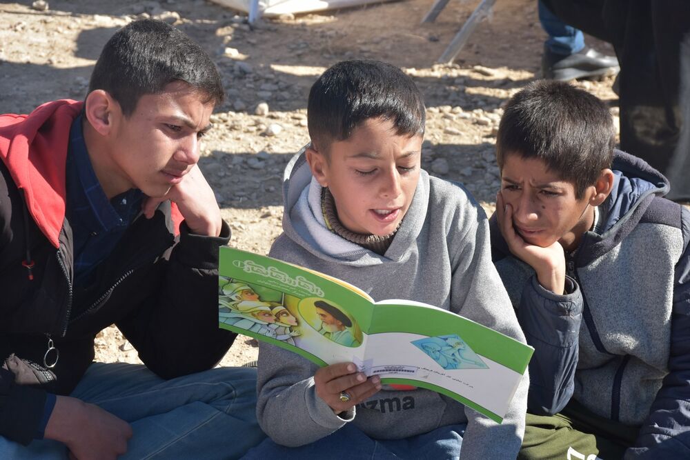 آغاز کتابخوانی در دل مناطق فاقد کتابخانه با طرح «یک روز با کتاب»