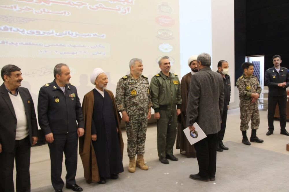 ارتقاء روحیه و معیشت پیشکسوتان از اولویتهای ارتش است