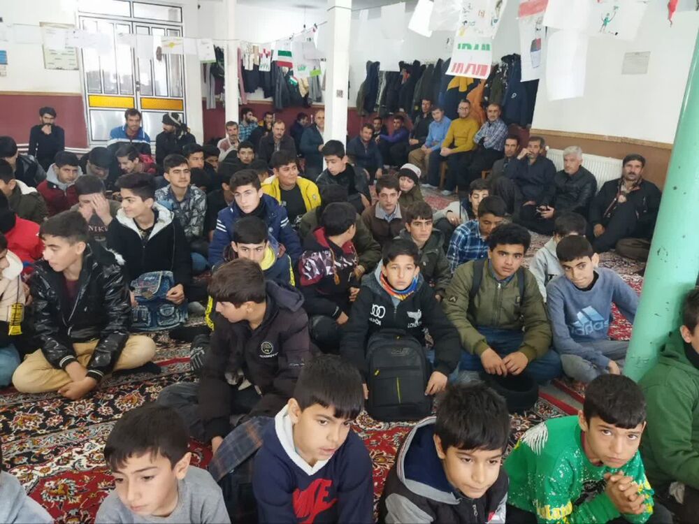 تکاپوی بچههای مسجدی در برپایی جشنهای شعبان