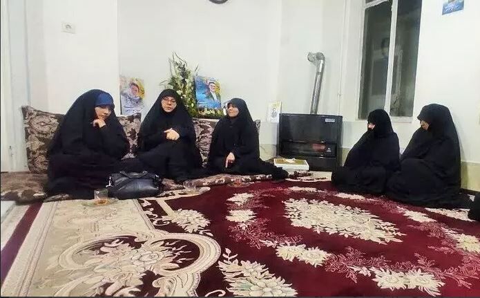 ملاقات دستیار رئیس جمهور با خانواده ۲ شهید مدافع امنیت و حرم مشهد