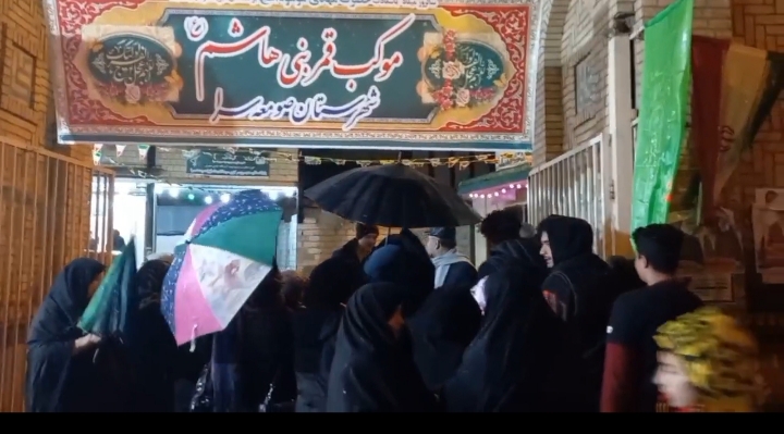 توزیع ۳ هزار غذای گرم نذری توسط موکب قمر بنی هاشم( ع) در صومعه سرا