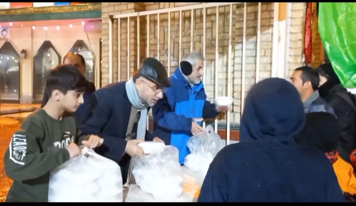 توزیع ۳ هزار غذای گرم نذری توسط موکب قمر بنی هاشم( ع) در صومعه سرا