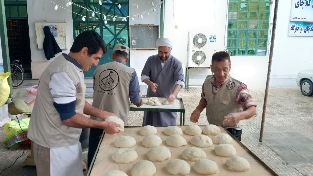 پخت نان صلواتی به مناسبت نیمه شعبان به همت موکب شهدای گمنام رودسر