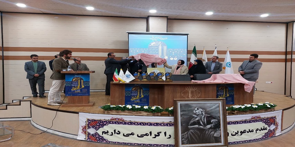 نظامی گنجوی از مفاخر بزرگ ایرانی است