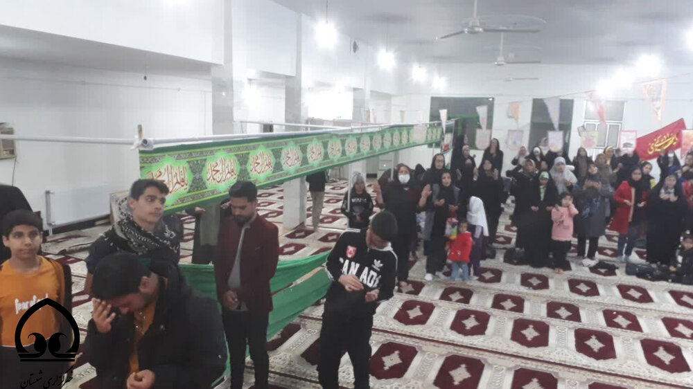 جشنی با حضور ۸۰ درصد نوجوانان و جوانان عضو مسجد امام حسینی(ع)