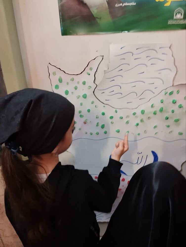 اثر انگشت کودکان بر روی نقشه ایران با هدف تبیین اهمیت انتخابات