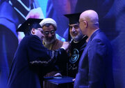 نصب نشان ویژه استاد ممتازی بر سینه ۸ استاد ممتاز دانشگاه تهران