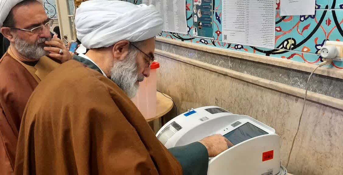 پای انقلاب ایستاده ایم و باز هم می ایستیم