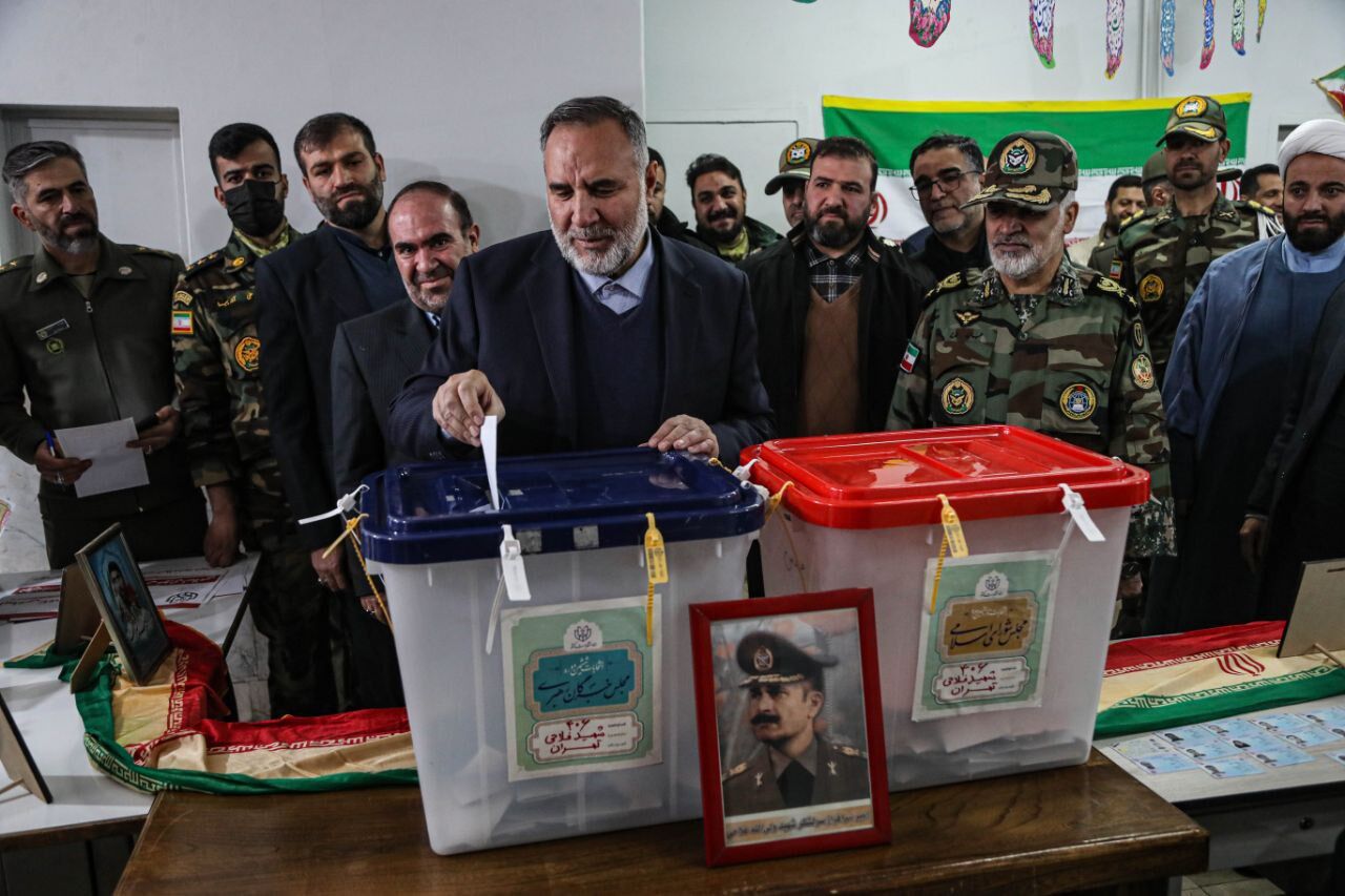 حضور باشکوه فرماندهان نیروهای مسلح در انتخابات