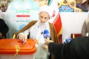 آیت الله محمدی لائینی رأی خود را به صندوق انداخت