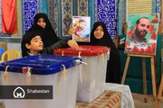 تداوم شور حضور مردم در مساجد خراسان جنوبی/ صفوف شلوغ رای گیری در ساعات پایانی