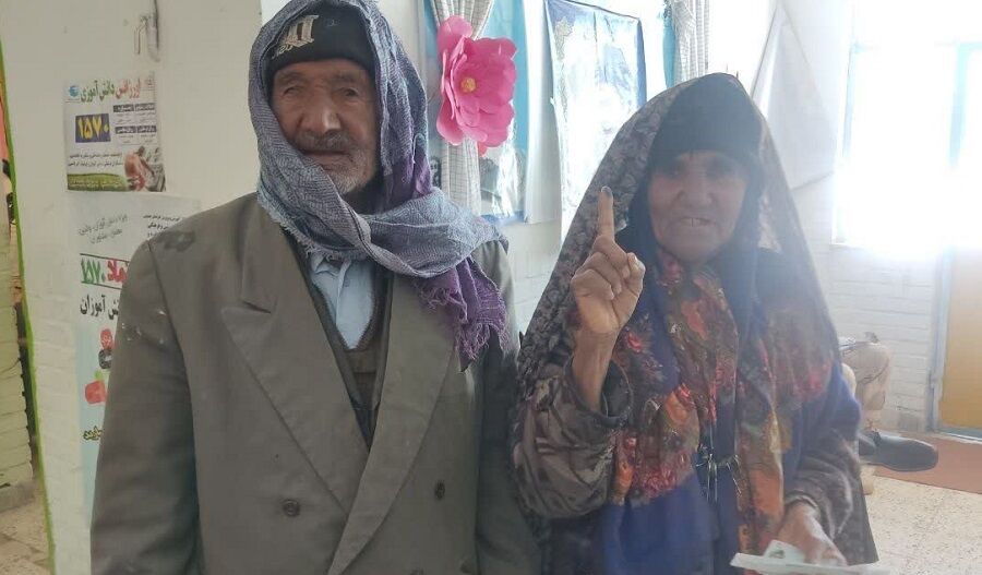 تجلی اتحاد شیعه و سنی شهرستان درمیان پای صندوق های رای