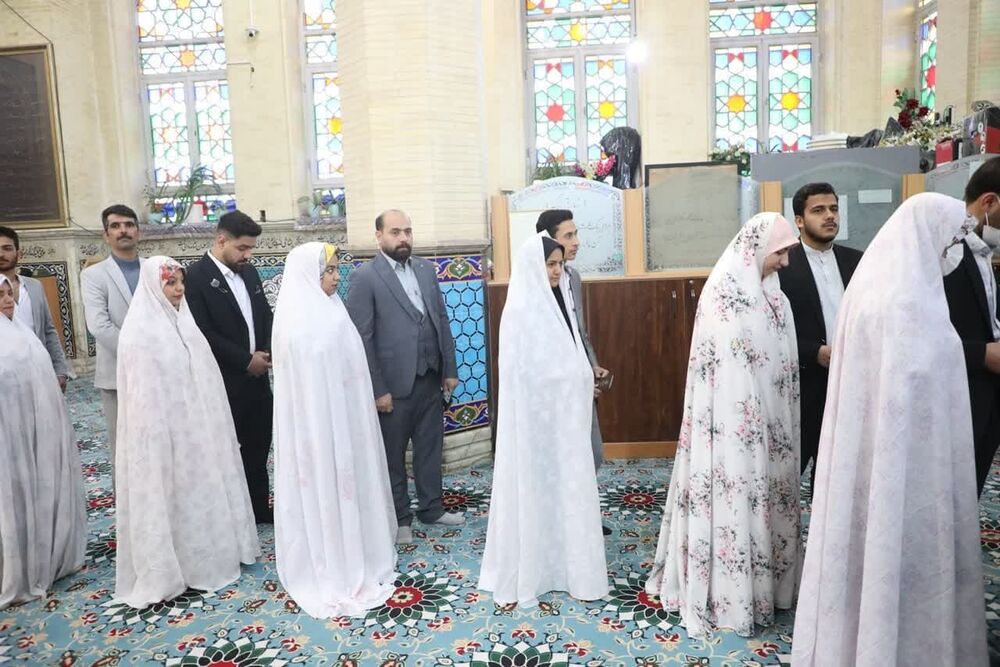 حضور حدود ۳۰ زوج جوان یزدی پای صندوقهای رأی+تصاویر