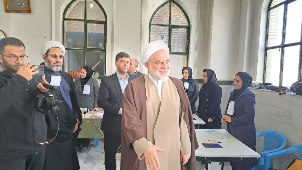 از حضور حافظ قرآن نابینا تا صفهای طولانی مساجد برای اخذ رای