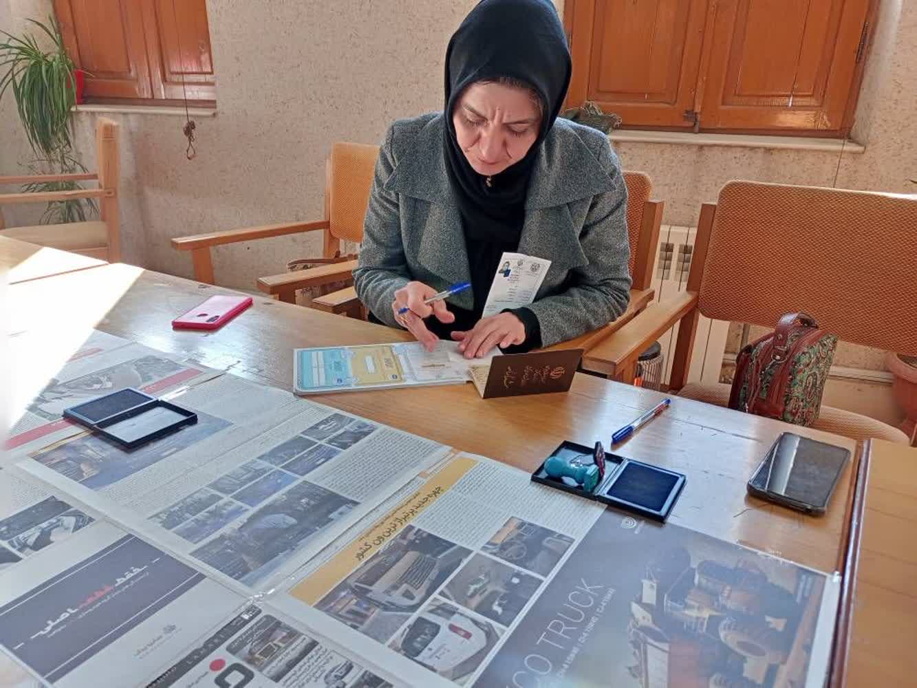 مسابقه عکس سلفی پای صندوق رأی در کتابخانه