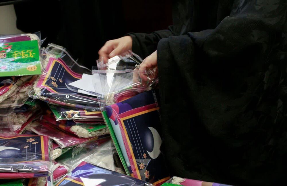 ۴۰۰ پک عبادی در طرح «دختر ماه» در کرمانشاه توزیع شد