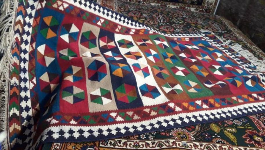 زنان؛ میراثدار دستبافتهای قشقایی/از رنگرزی تا چلهکشی مهمان خانههای ایرانی