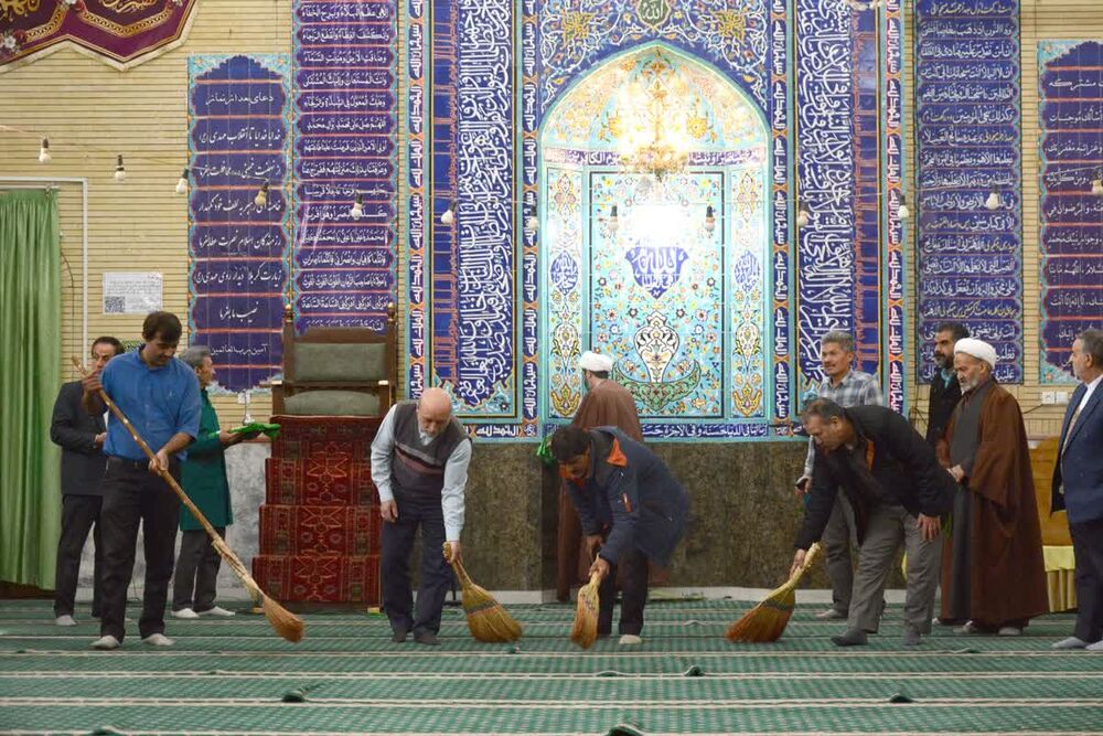 غبارروبی خانههای خدا؛ جلوه ای از تعهد جمعی جامعه نسبت به حفظ حرمت اماکن متبرکه