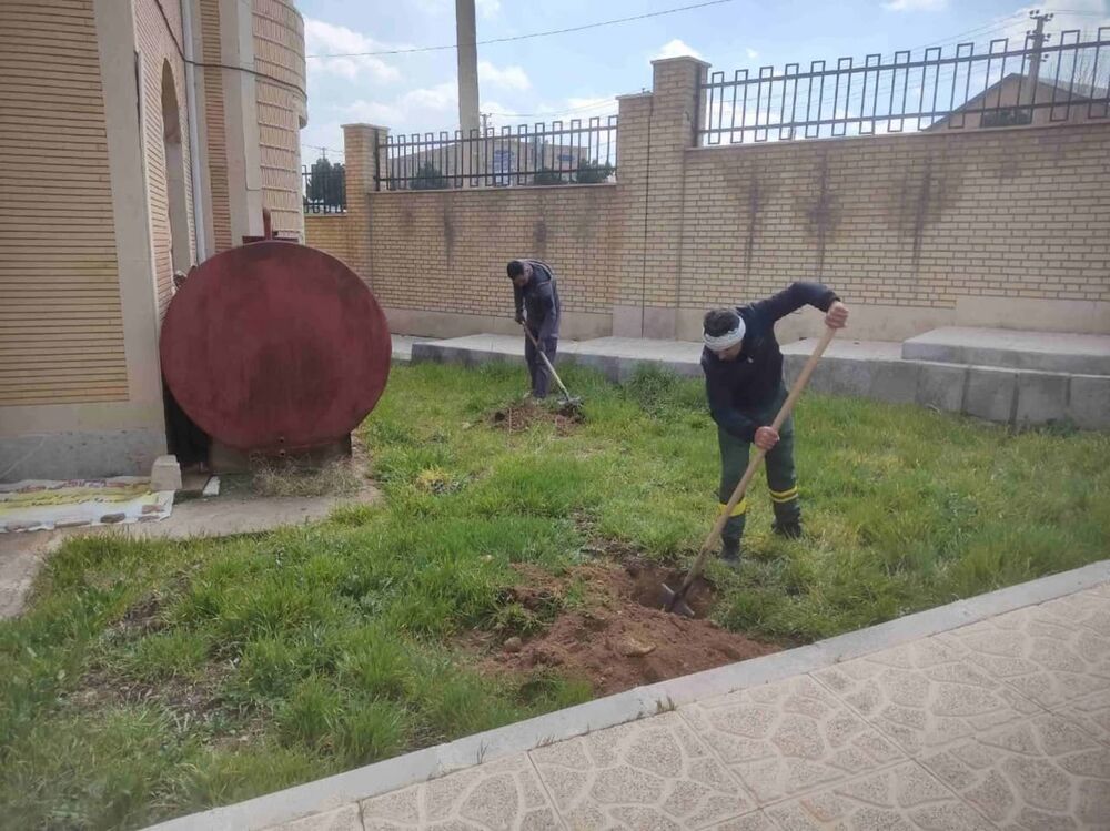 ۸ نهال مثمر به نام شهدا در محوطه ستاد کانونهای مساجد کرمانشاه کاشته شد