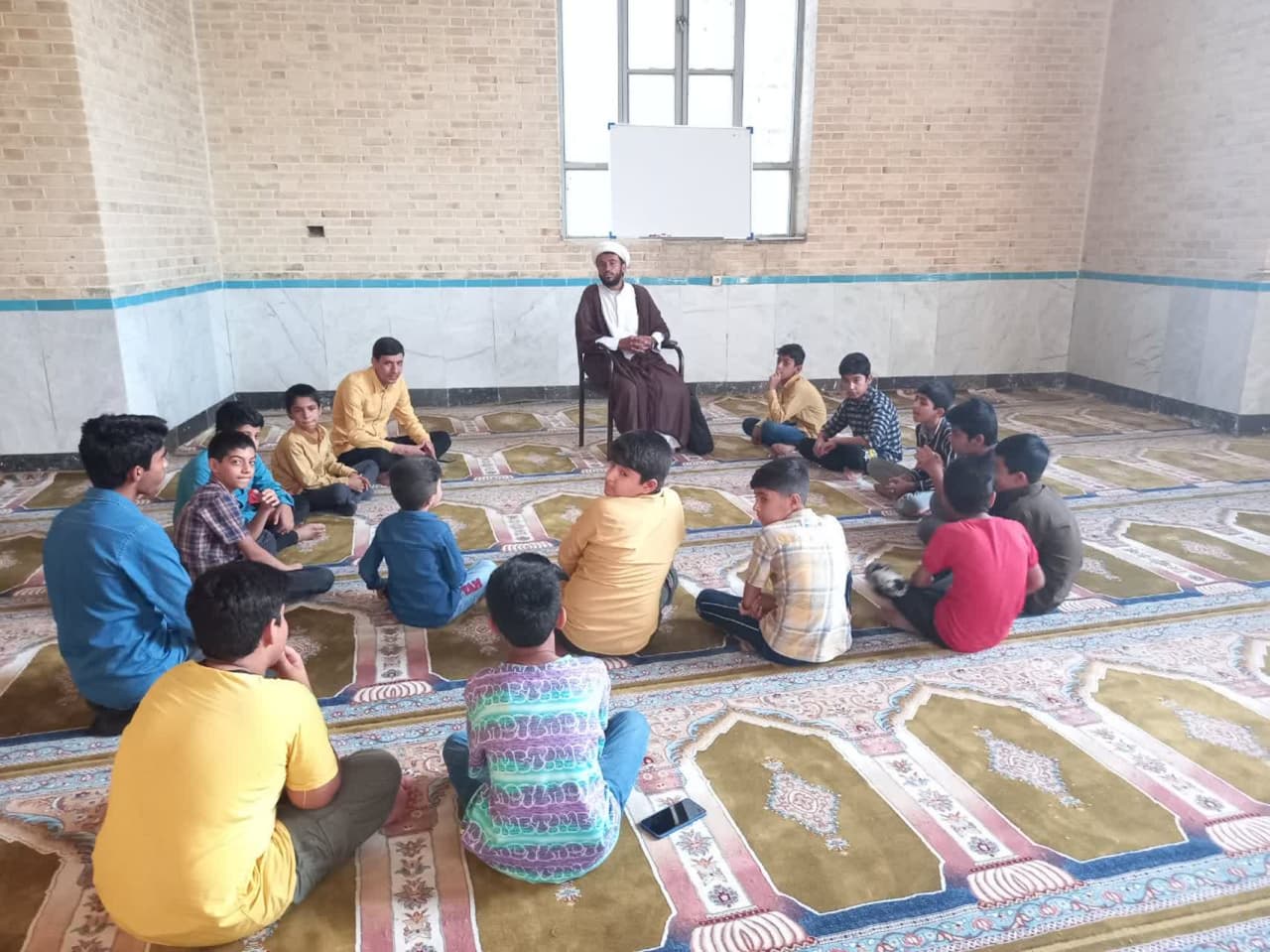 این کانون مسجدی بچه‌ها را در راه‌اندازی پایگاه قرآن بسیج کرده است